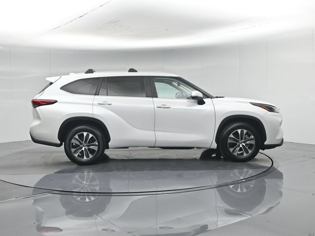 Used 2023 Toyota Highlander XLE FWD image 29