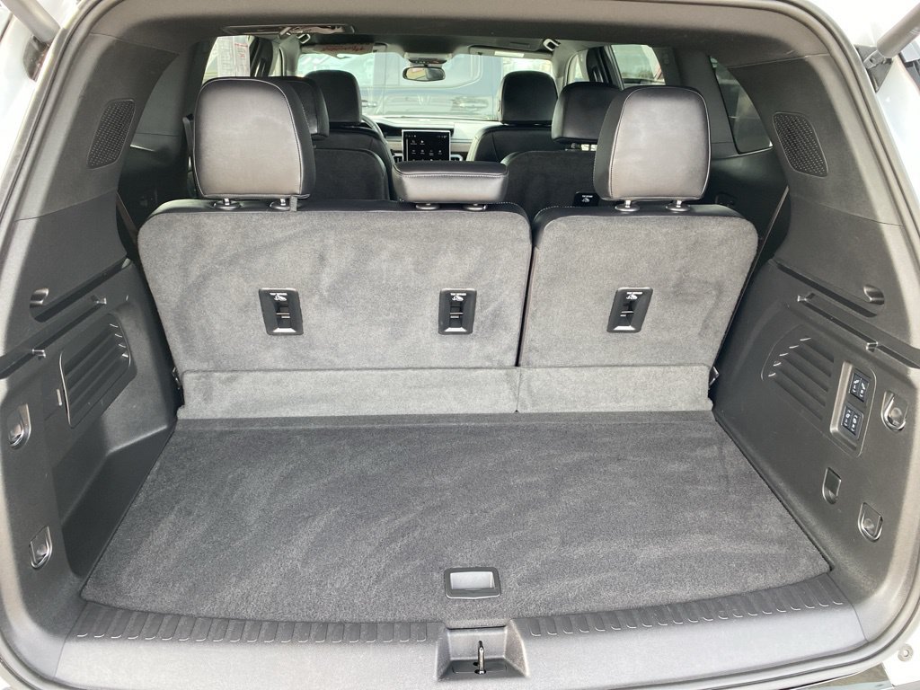 Used 2025 GMC Acadia Denali w/ LPO, Floor Liner Package AWD/4WD image 29