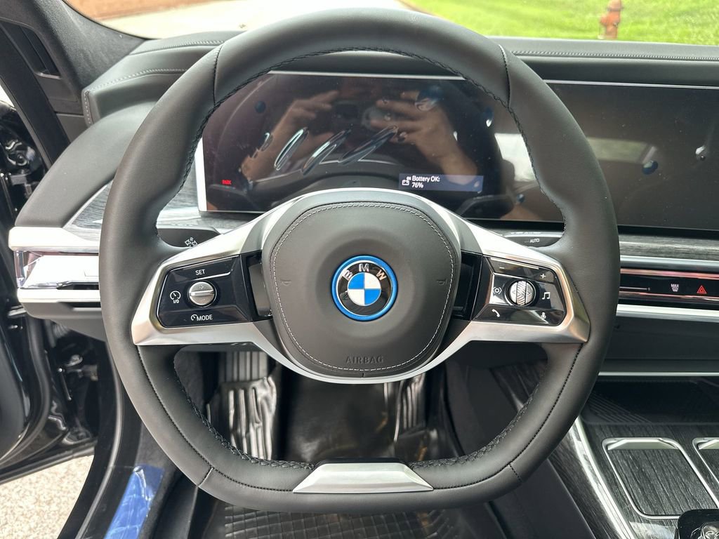New 2025 BMW i7 xDrive60 image 16