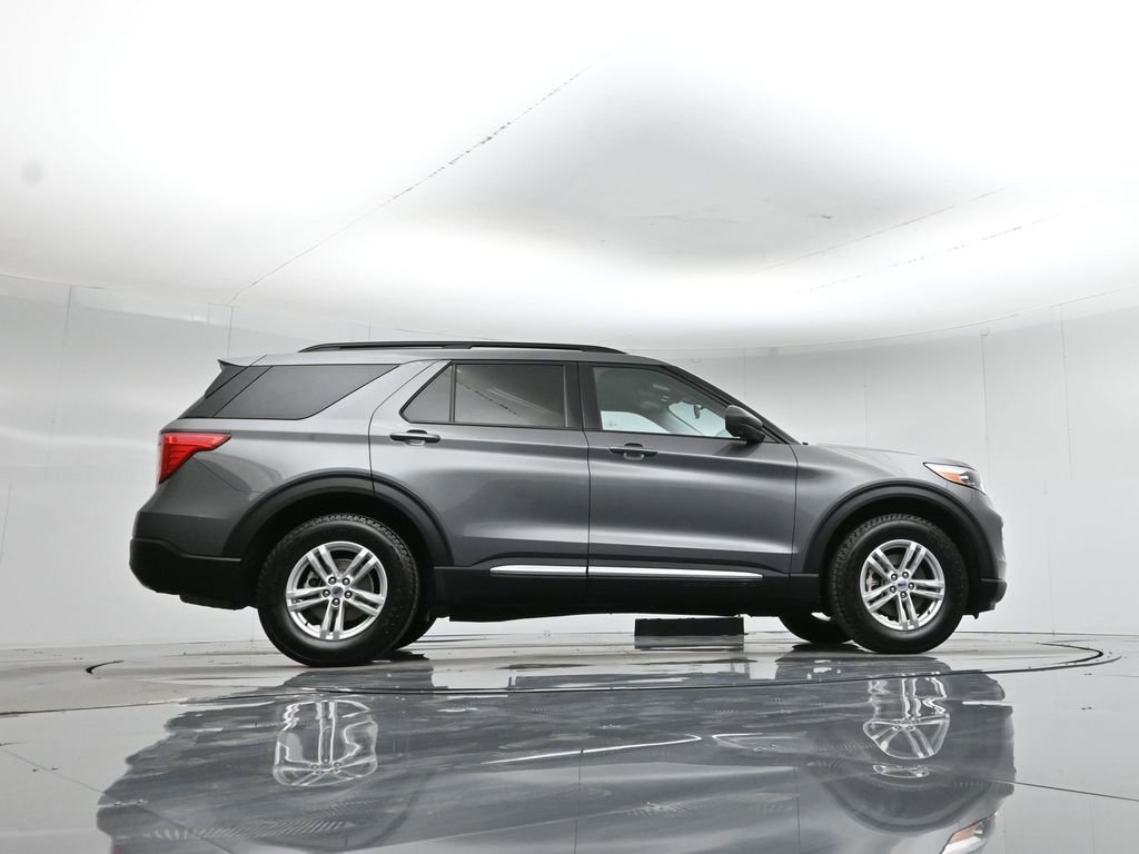 Certified 2022 Ford Explorer XLT w/ Equipment Group 202A image 8