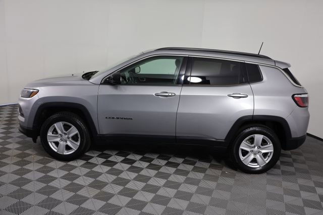 Used 2022 Jeep Compass Latitude w/ Convenience Group AWD/4WD image 5