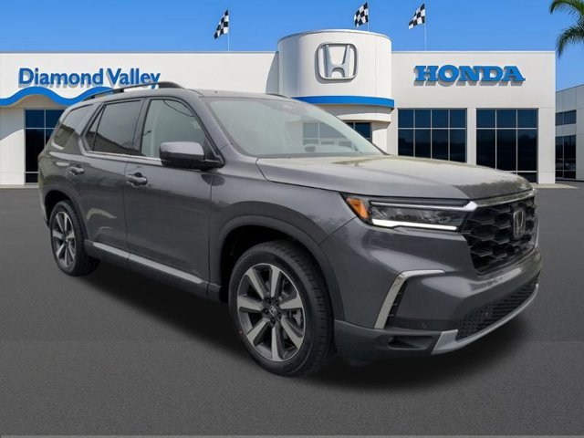 New 2025 Honda Pilot Touring image 1