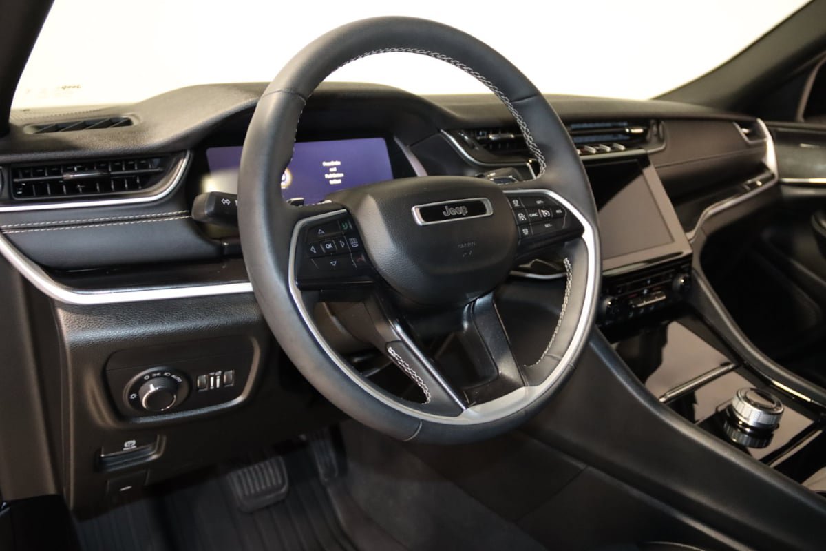 Used 2023 Jeep Grand Cherokee L Laredo AWD/4WD image 36