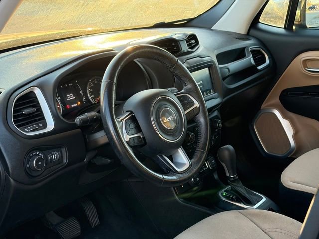 Used 2019 Jeep Renegade Latitude w/ Cold Weather Group image 10