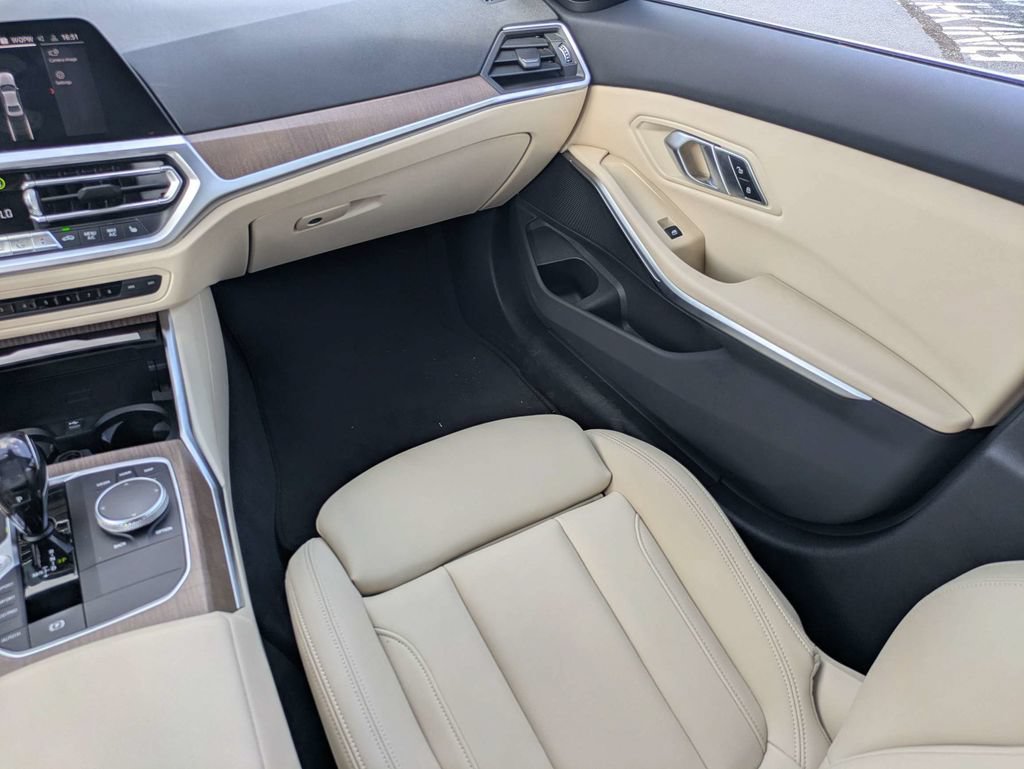 Used 2021 BMW 330i xDrive Sedan AWD/4WD image 17