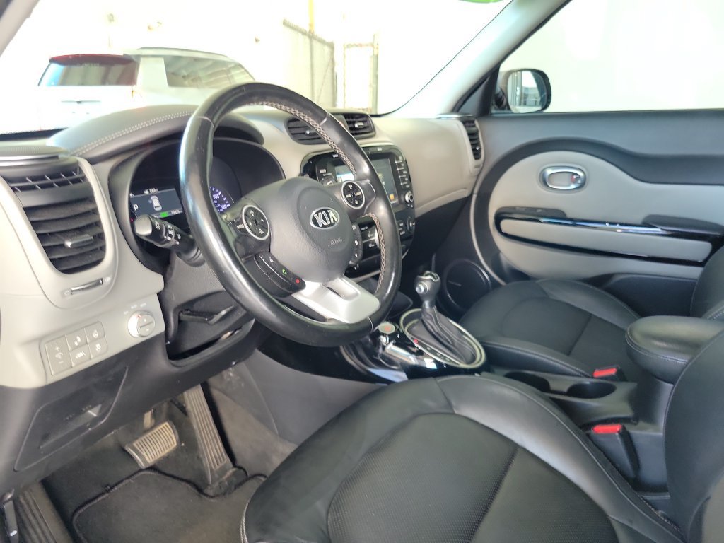 Used 2017 Kia Soul + w/ Primo Package FWD image 15