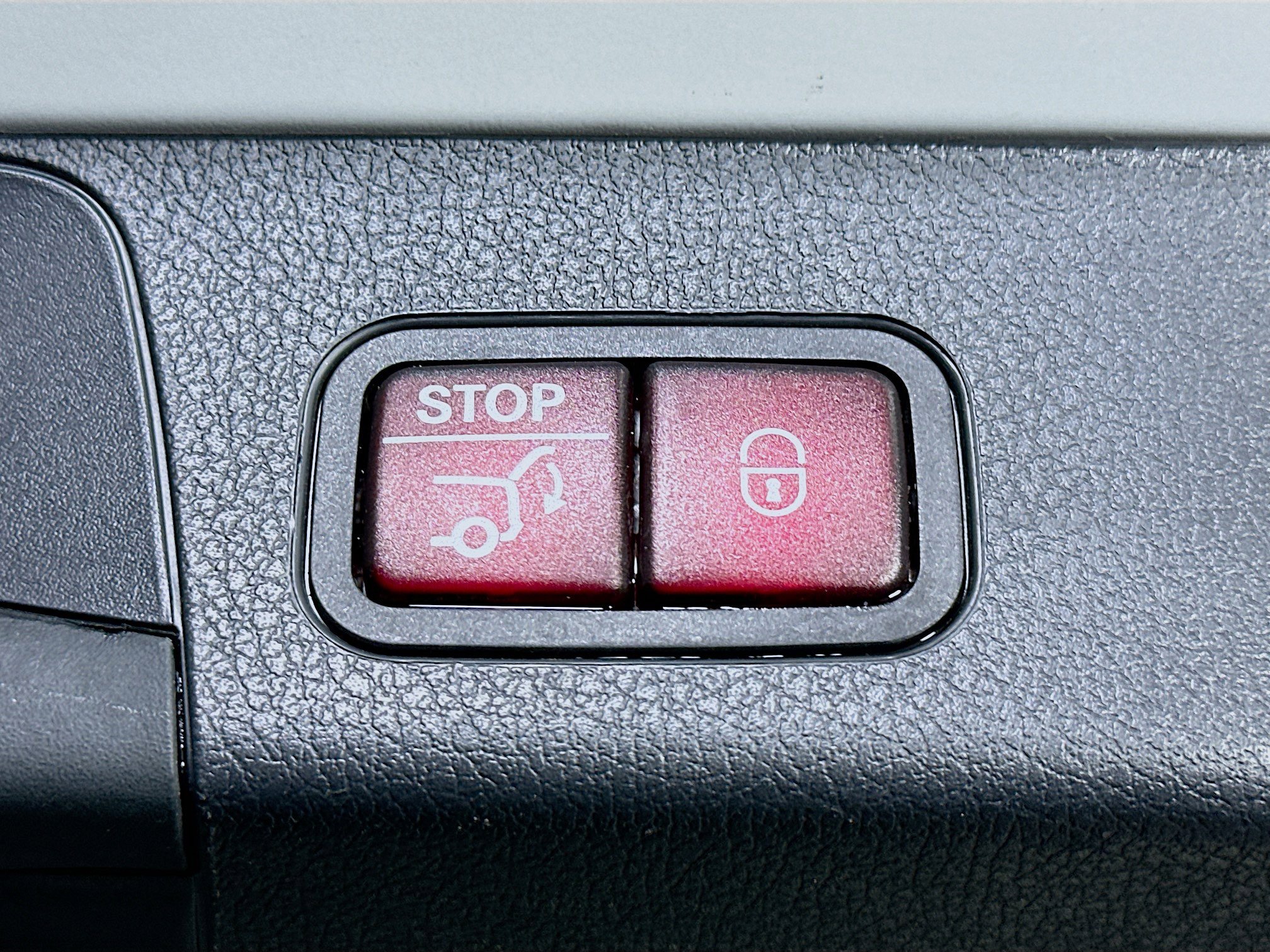 Used 2025 Mercedes-Benz GLB 250 4MATIC image 28