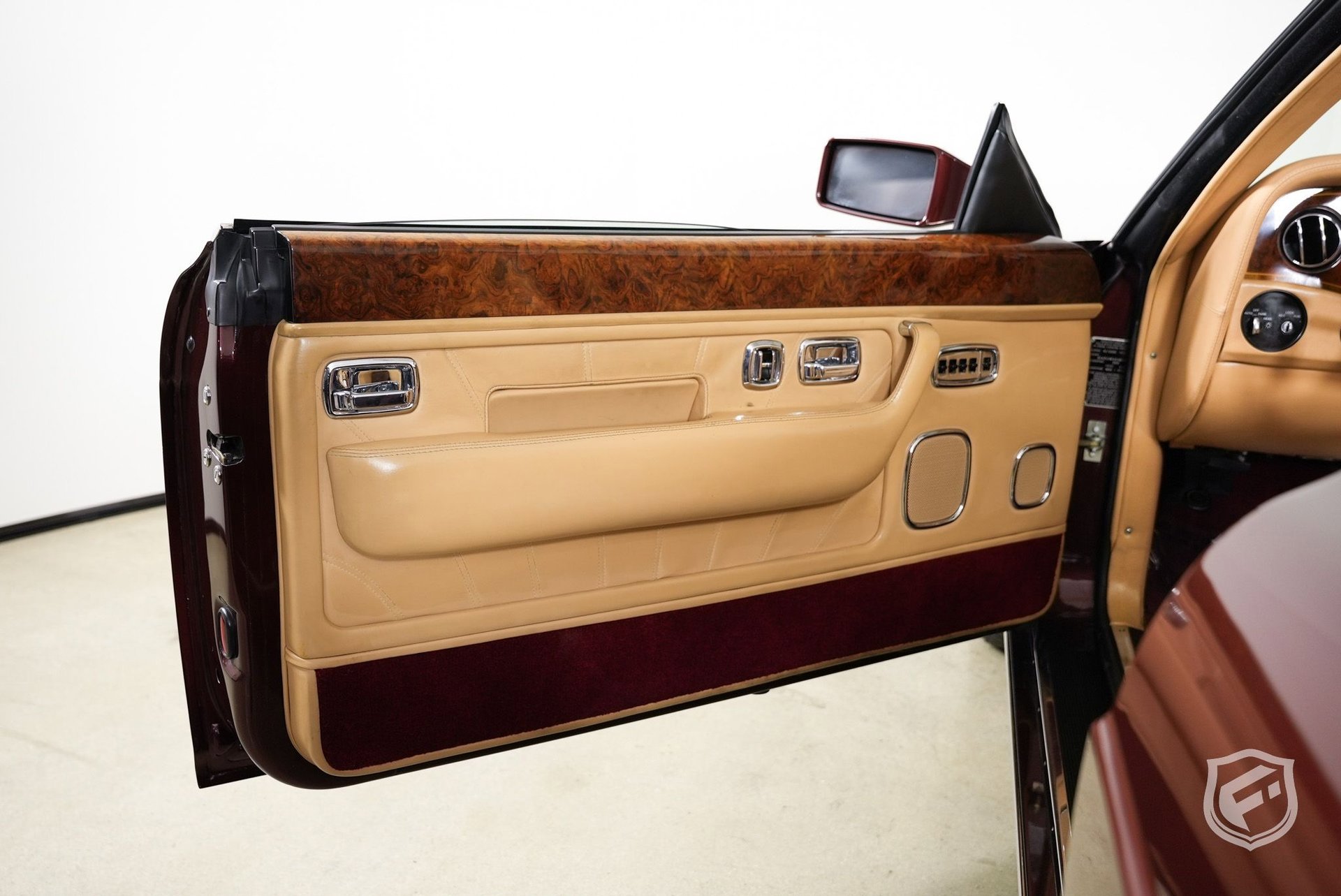 Used 2001 Rolls-Royce Corniche image 13