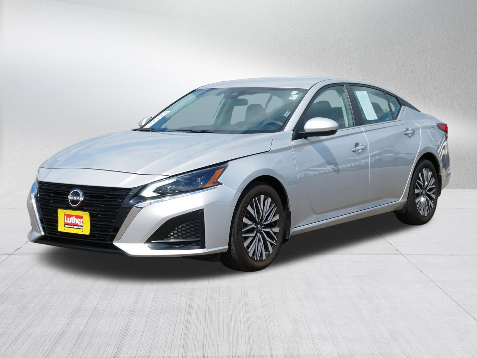 Used 2023 Nissan Altima 2.5 SV FWD image 3
