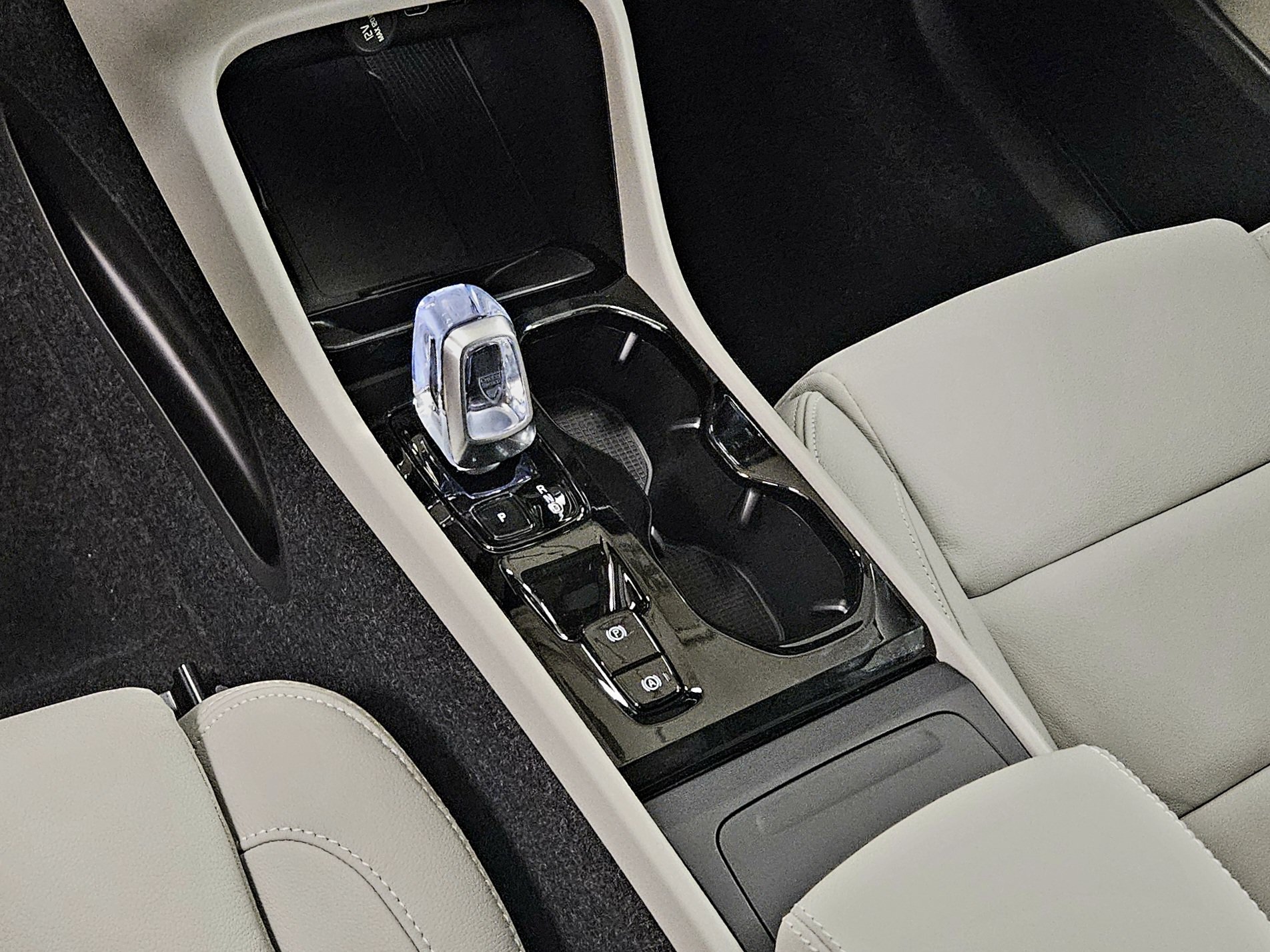 New 2026 Volvo XC40 B5 Ultra w/ Climate Package AWD/4WD image 45