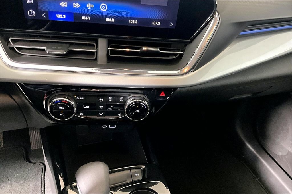 Used 2025 Chevrolet Trax LT w/ LT Convenience Package image 25