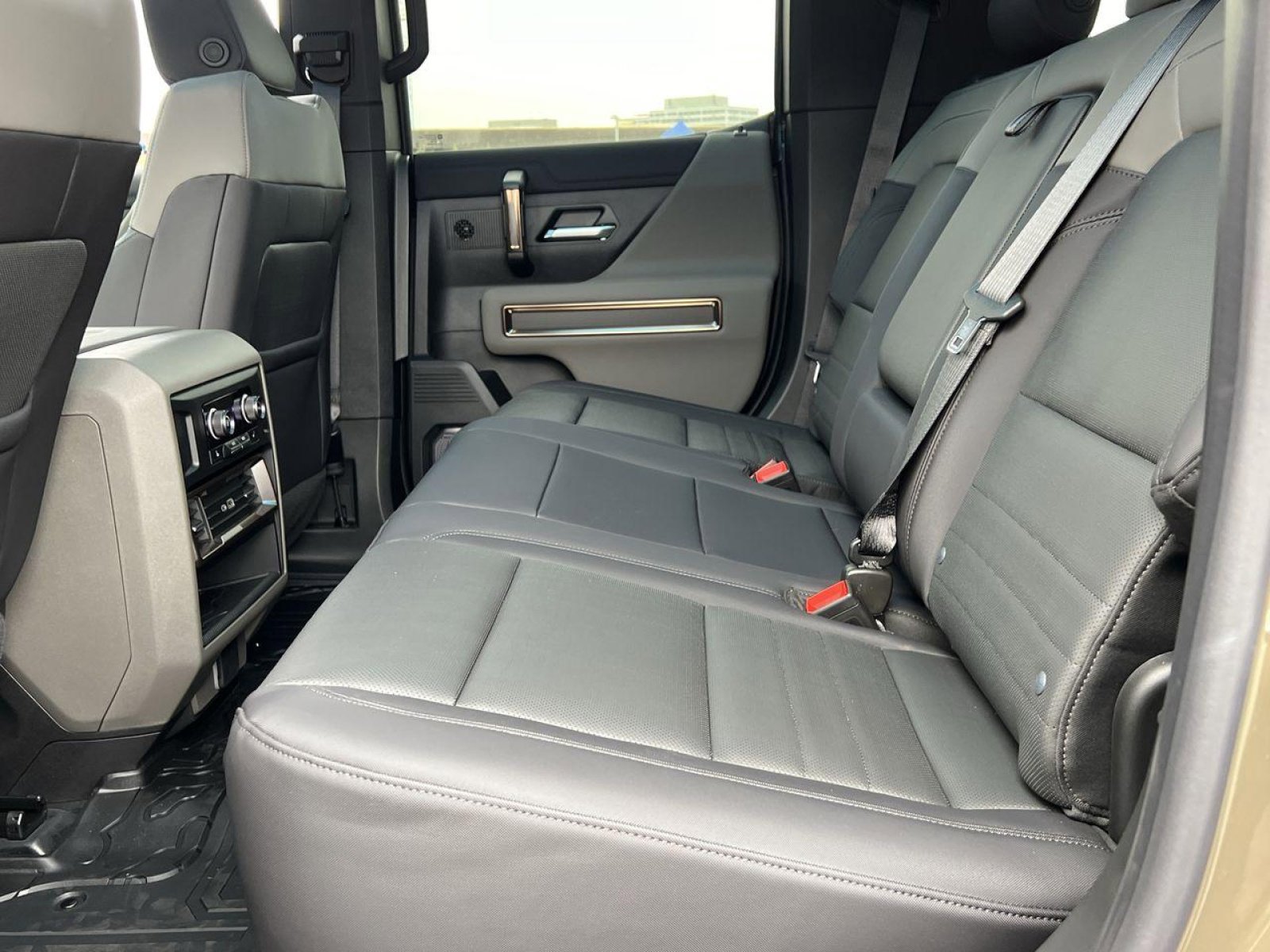 New 2025 GMC Hummer EV 3X w/ LPO, Roof Cross Rail Package image 19