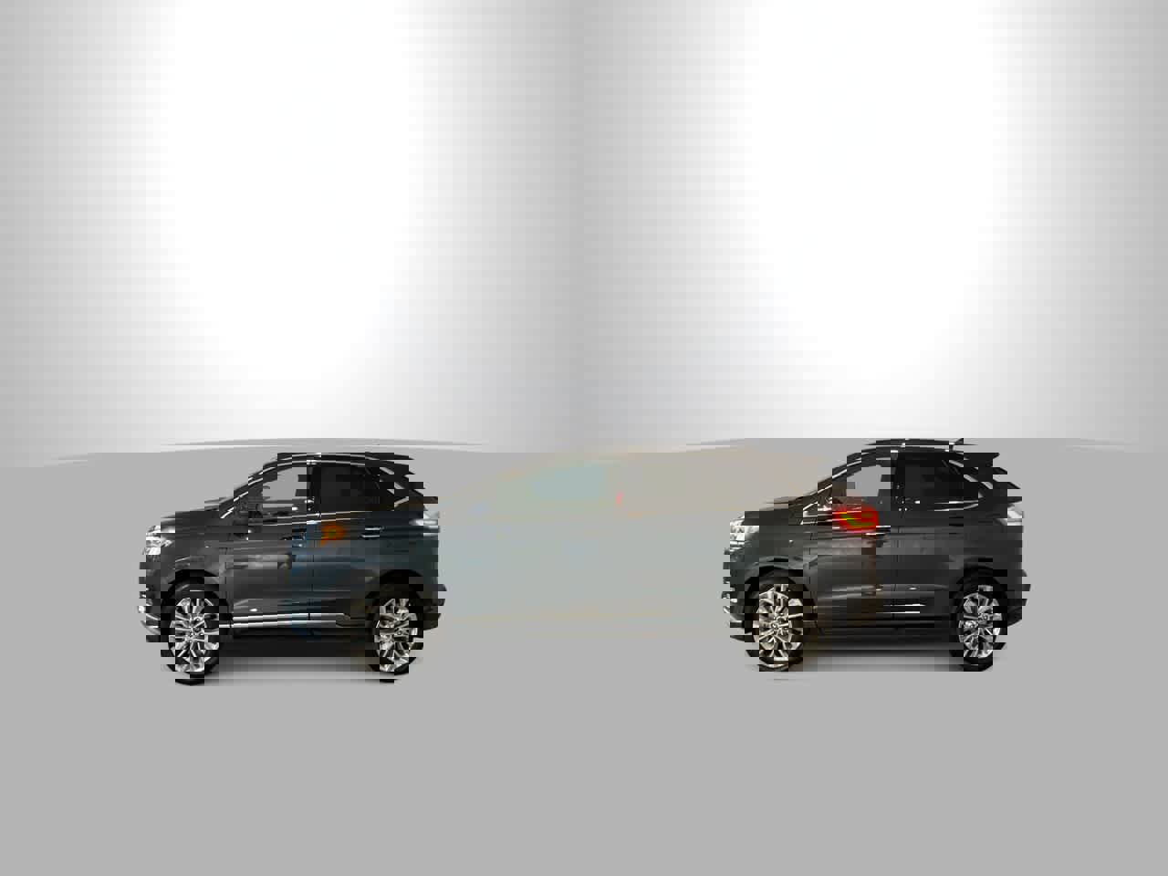 Used 2022 Ford Edge Titanium w/ Equipment Group 301A image 5