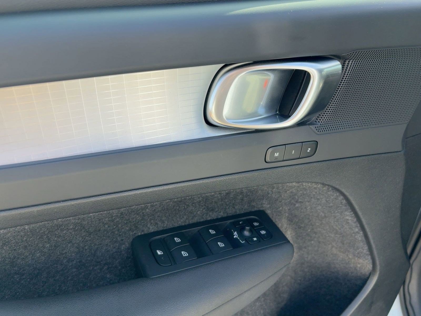 Certified 2024 Volvo XC40 B5 Core image 12