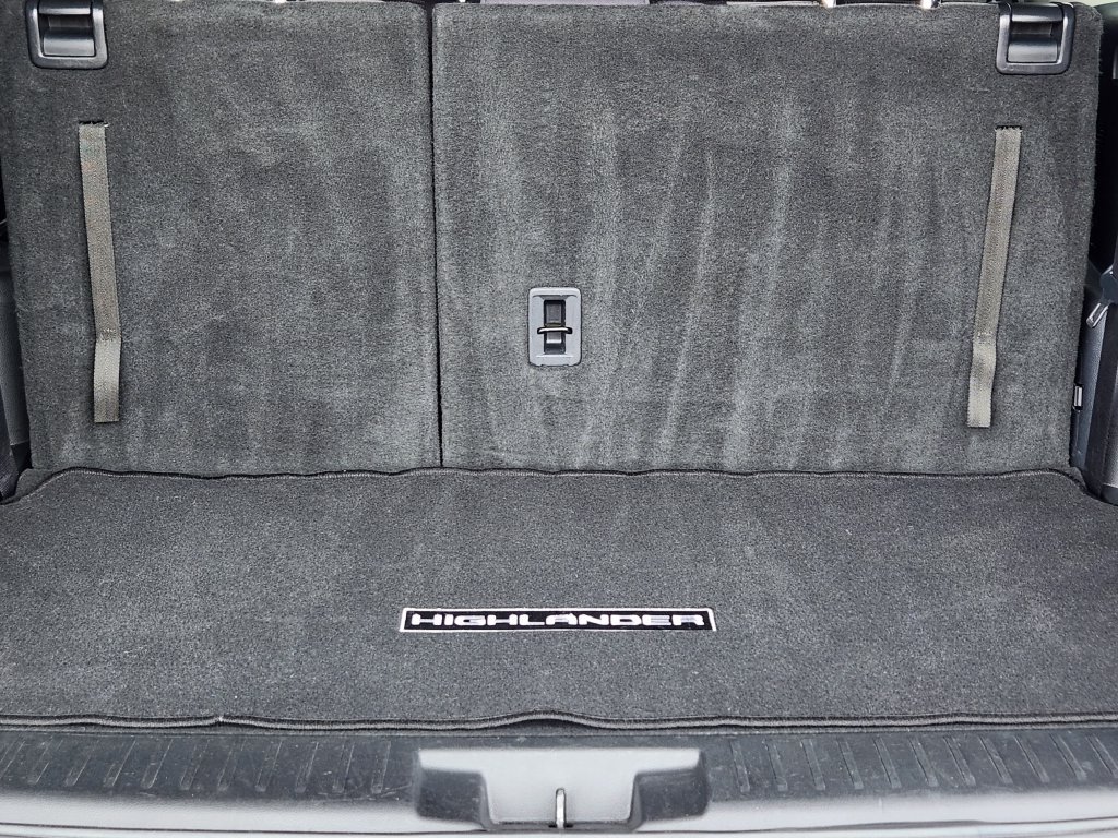 Used 2025 Toyota Highlander LE AWD/4WD image 21