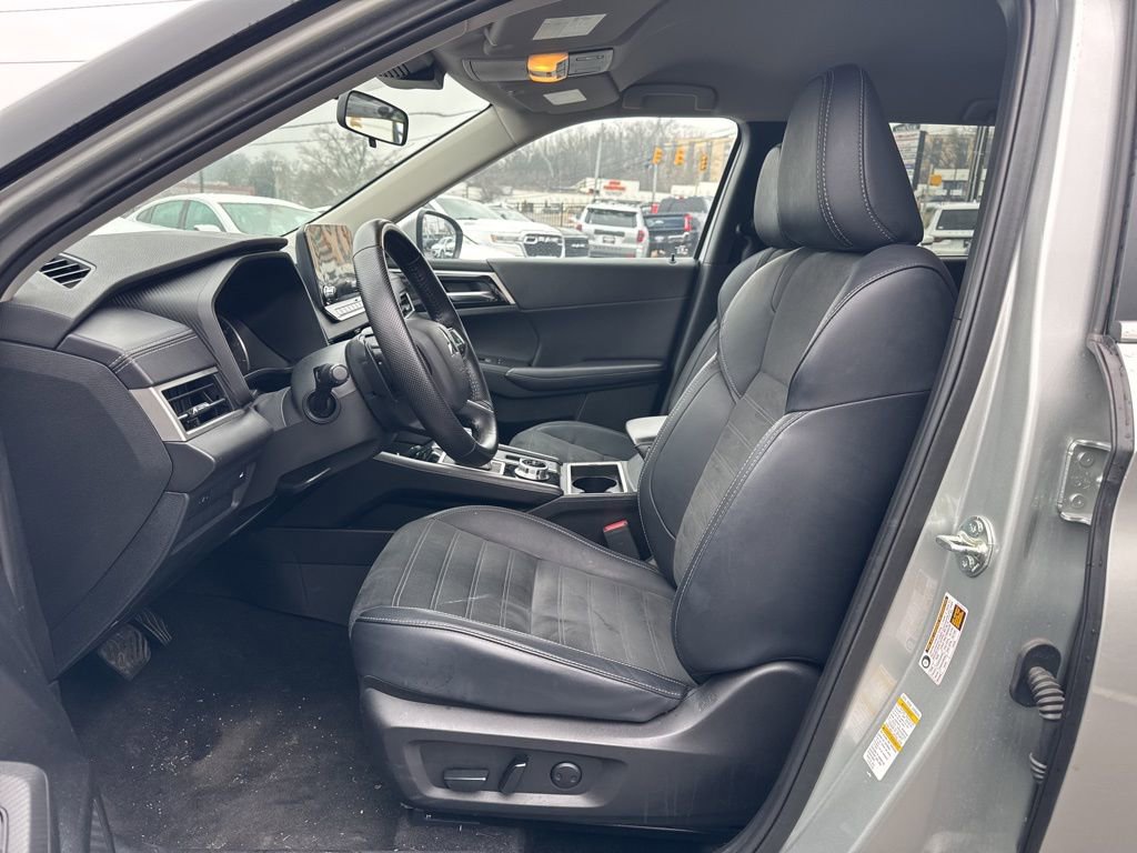 Used 2024 Mitsubishi Outlander SE image 12