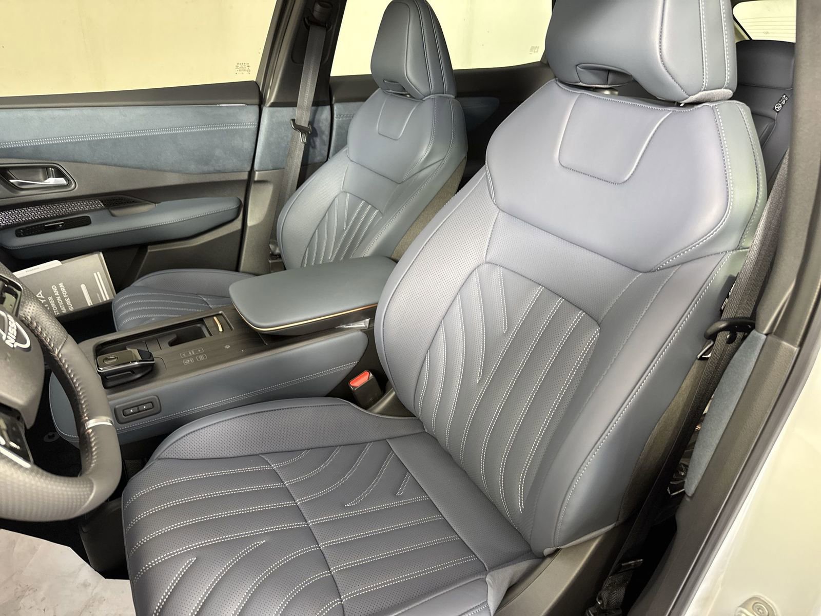 New 2025 Nissan Ariya Platinum image 20