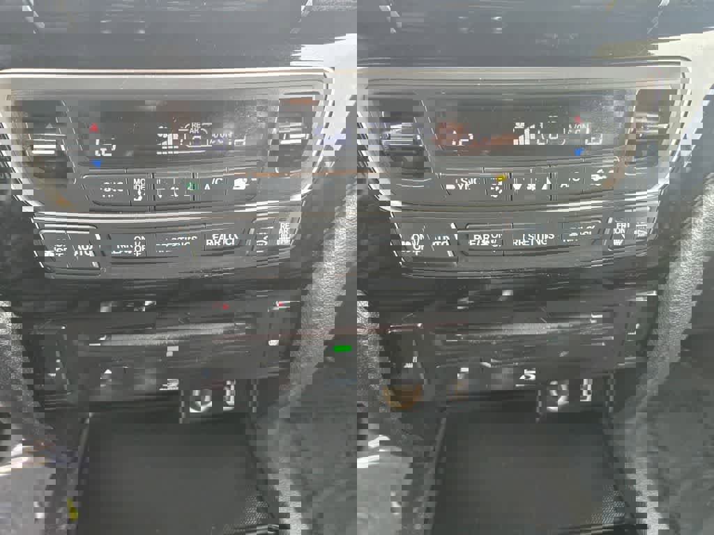 Used 2020 Honda Pilot Touring image 14