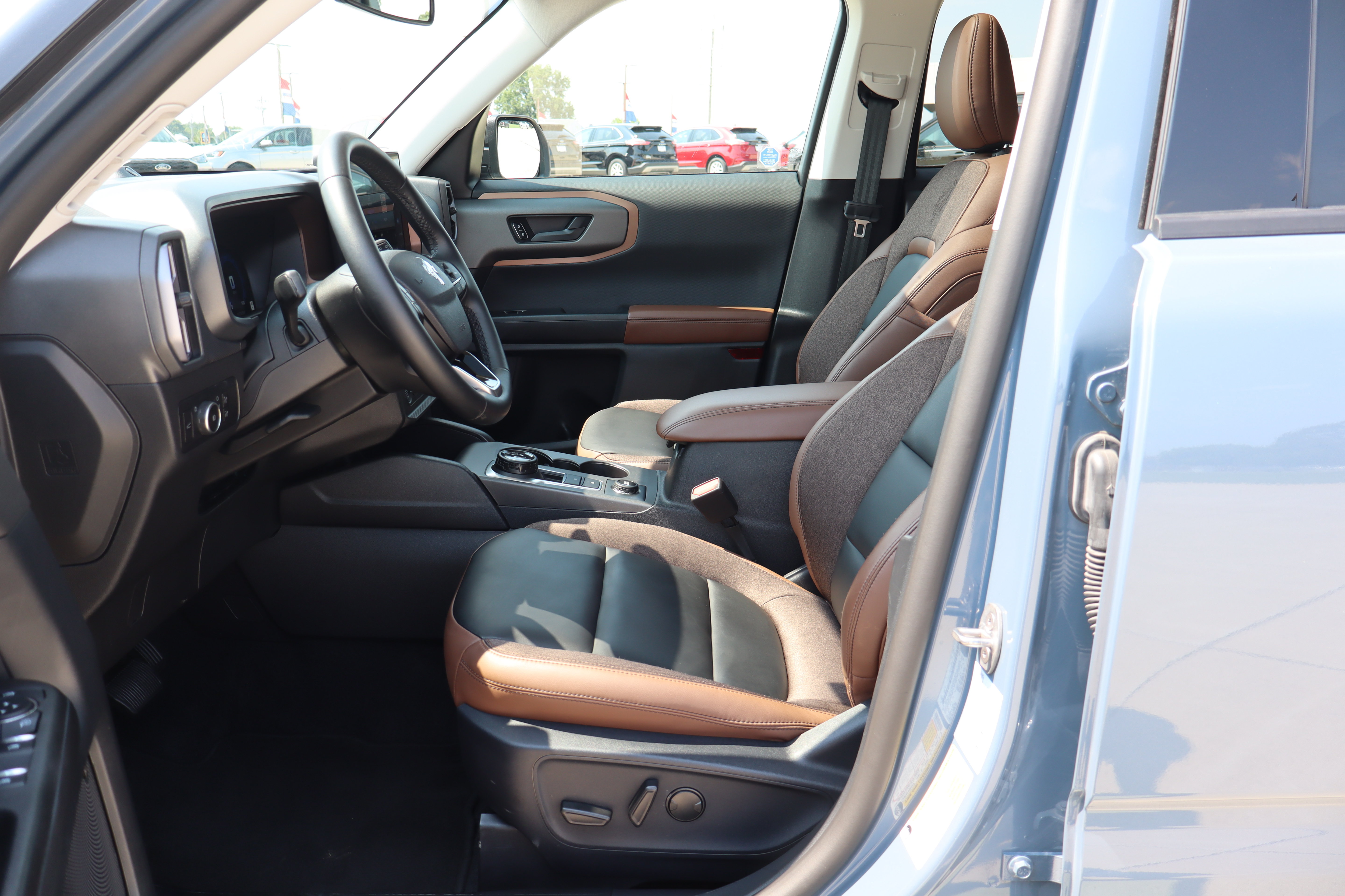 Used 2025 Ford Bronco Sport Outer Banks w/ Outer Banks Tech Package+ AWD/4WD image 9