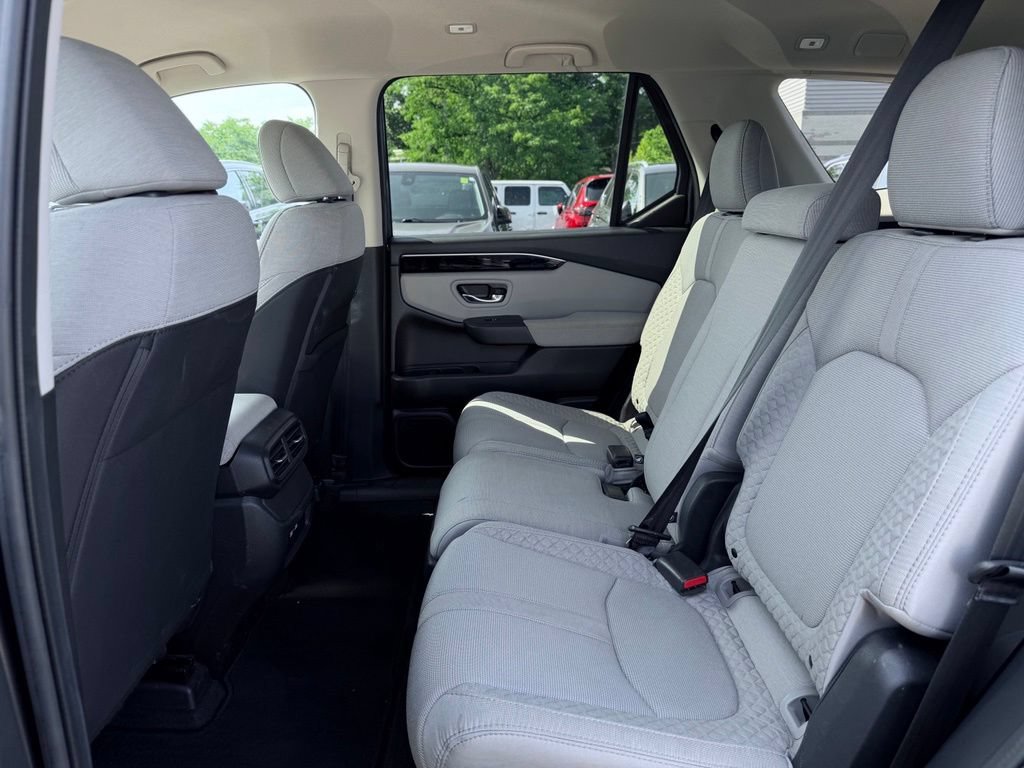 Used 2023 Honda Pilot LX image 18