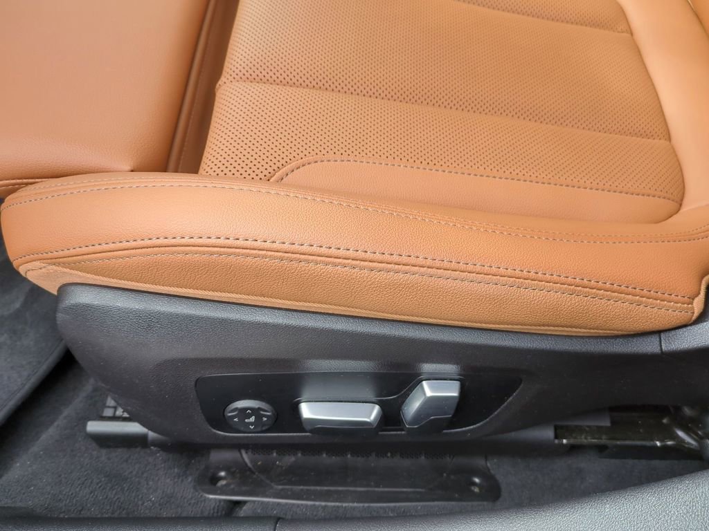 Used 2023 BMW 330i xDrive Sedan w/ Premium Package image 15