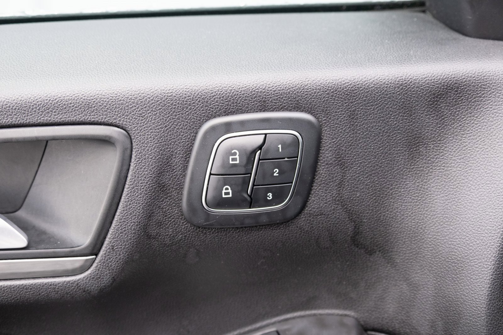 Used 2021 Ford Escape Titanium image 17