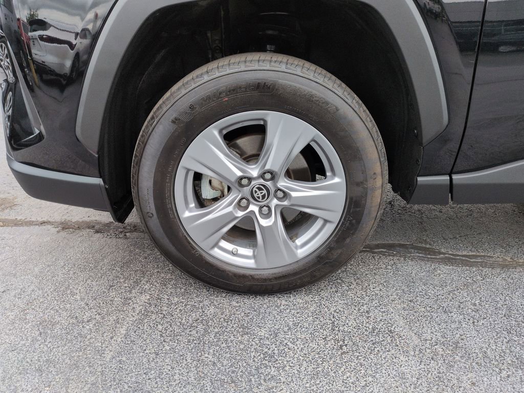 Used 2024 Toyota RAV4 LE AWD/4WD image 27
