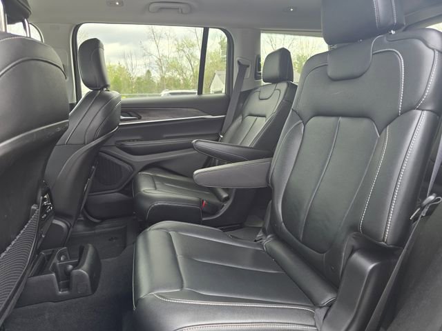 Used 2024 Jeep Grand Cherokee L Limited w/ Black Appearance Package image 12