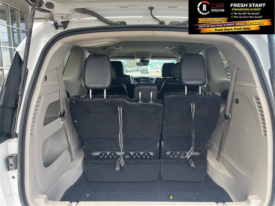 Used 2023 Chrysler Pacifica Touring-L FWD image 8