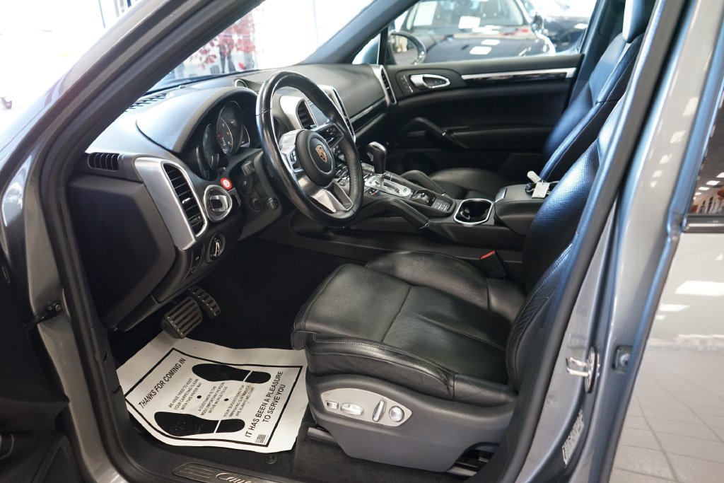 Used 2017 Porsche Cayenne S AWD/4WD image 30