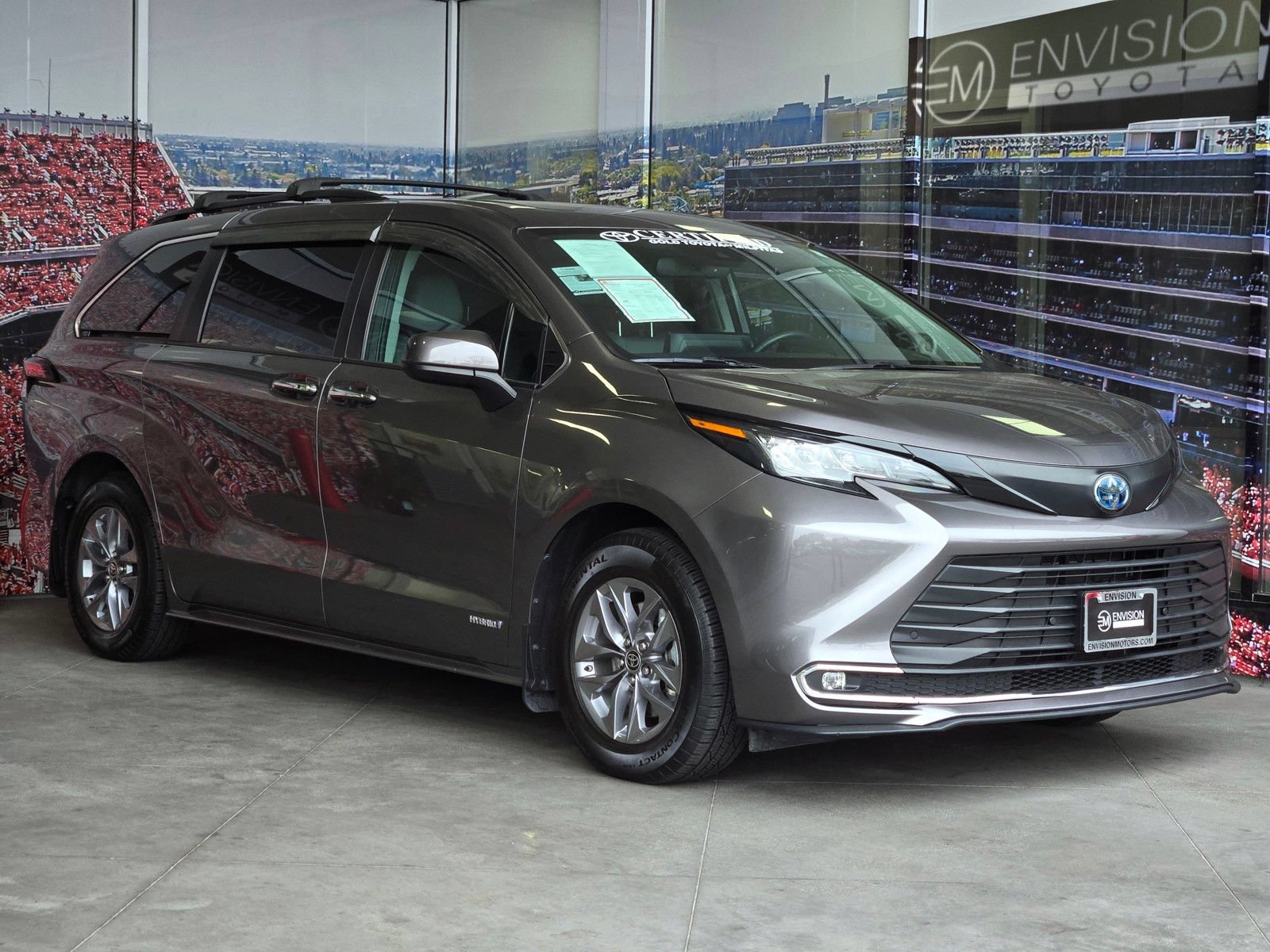 Certified 2021 Toyota Sienna XLE w/ XLE Plus Package AWD/4WD image 1