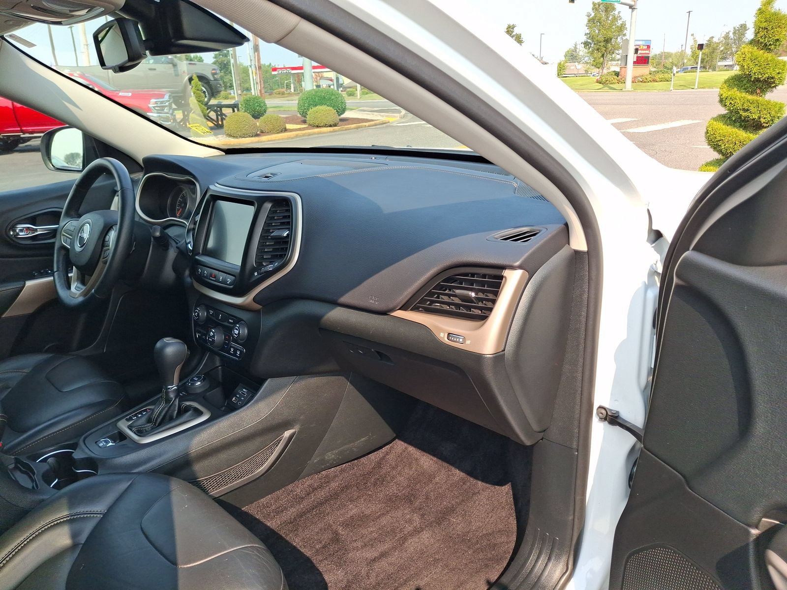 Certified 2018 Jeep Cherokee Limited w/ Technology Group AWD/4WD image 27