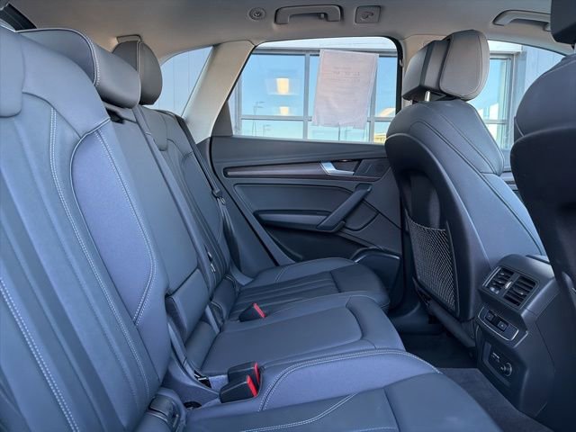 Used 2022 Audi Q5 e Premium w/ Convenience Package image 15