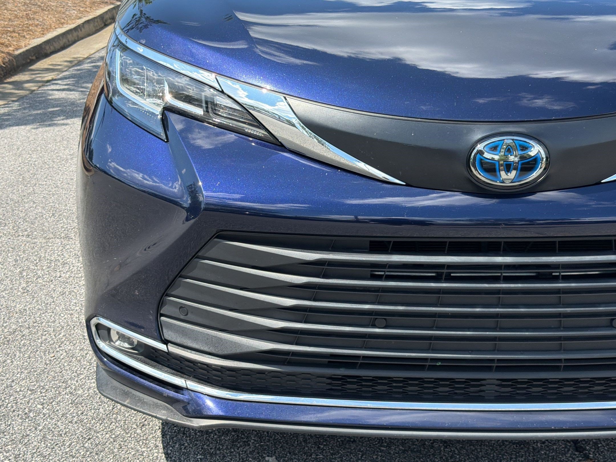 Used 2021 Toyota Sienna XLE FWD image 11