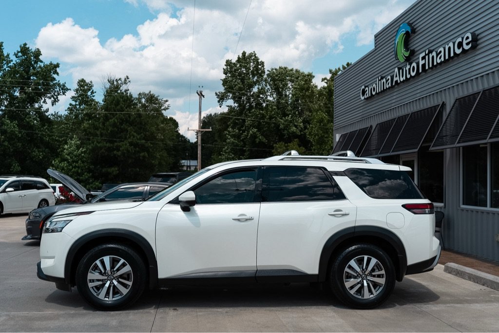 Used 2022 Nissan Pathfinder SL AWD/4WD image 3