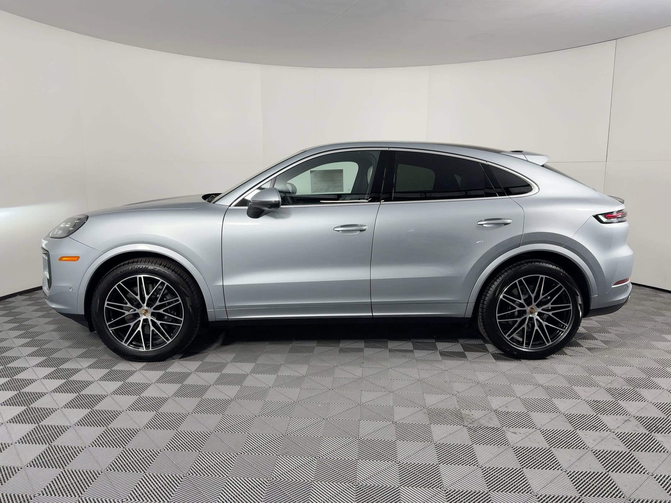 Certified 2026 Porsche Cayenne Coupe image 2