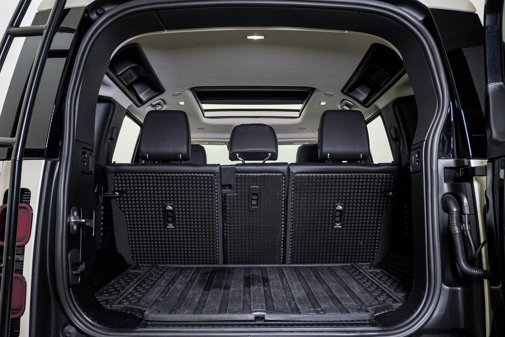 Used 2024 Land Rover Defender 110 S image 30