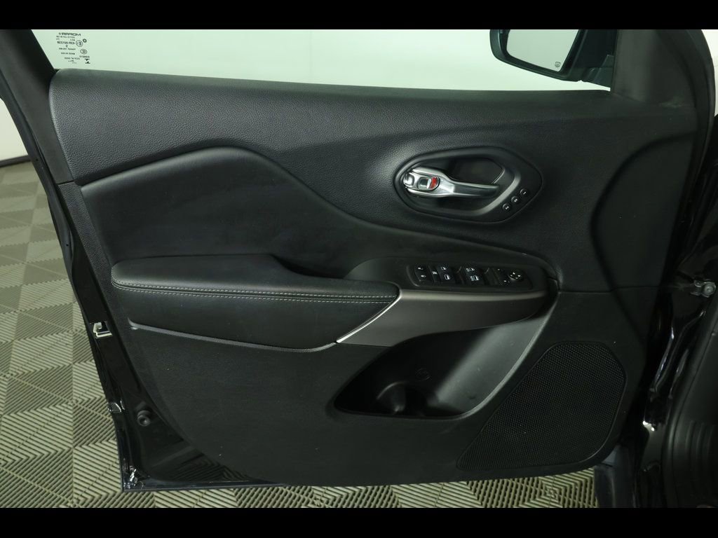 Used 2021 Jeep Cherokee Limited image 23