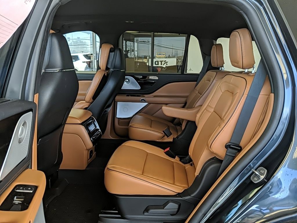 Certified 2023 Lincoln Aviator Black Label w/ Class IV Trailer Tow Package image 13
