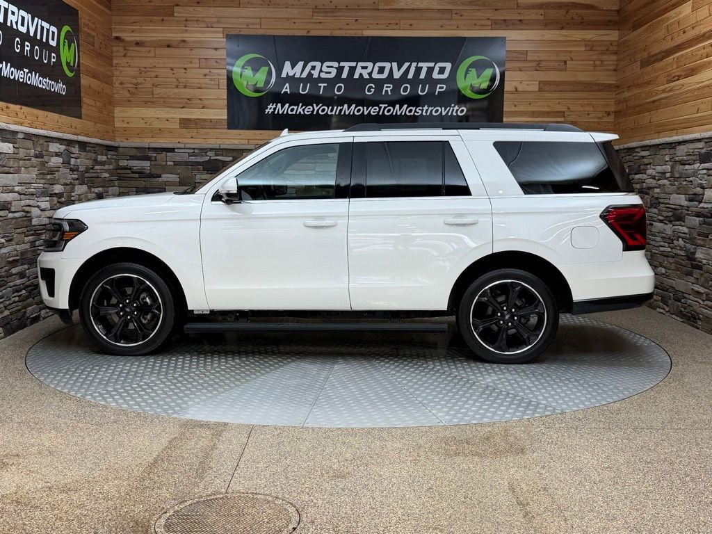 Used 2023 Ford Expedition Limited image 6