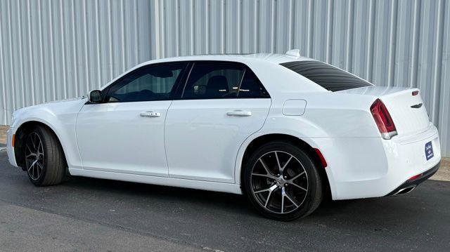 Used 2022 Chrysler 300 S w/ Comfort Group image 2