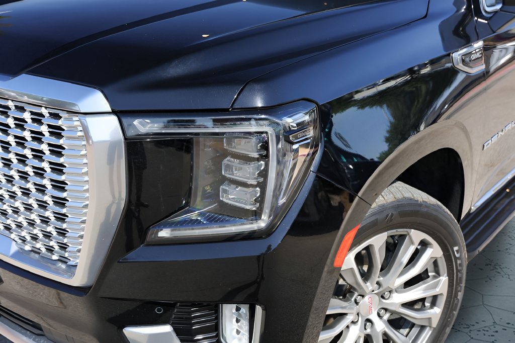 Used 2021 GMC Yukon Denali RWD image 2
