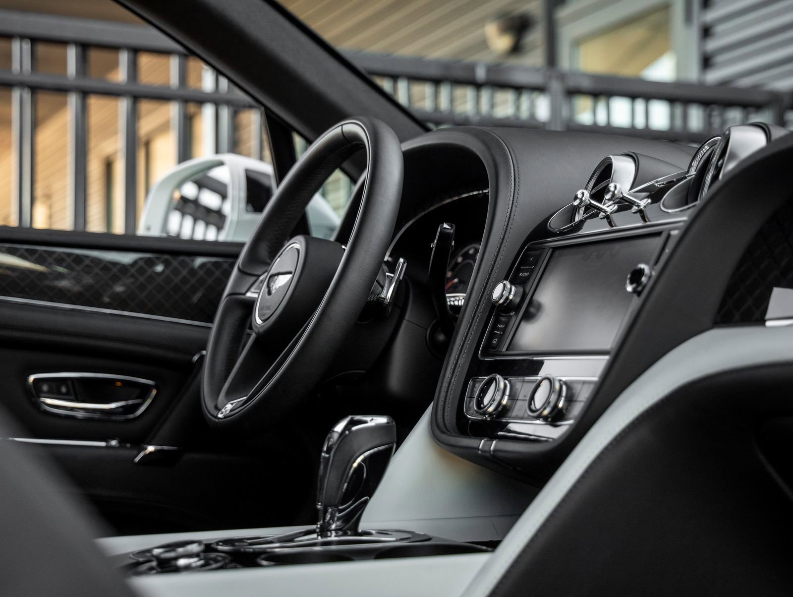 Used 2020 Bentley Bentayga AWD/4WD image 52