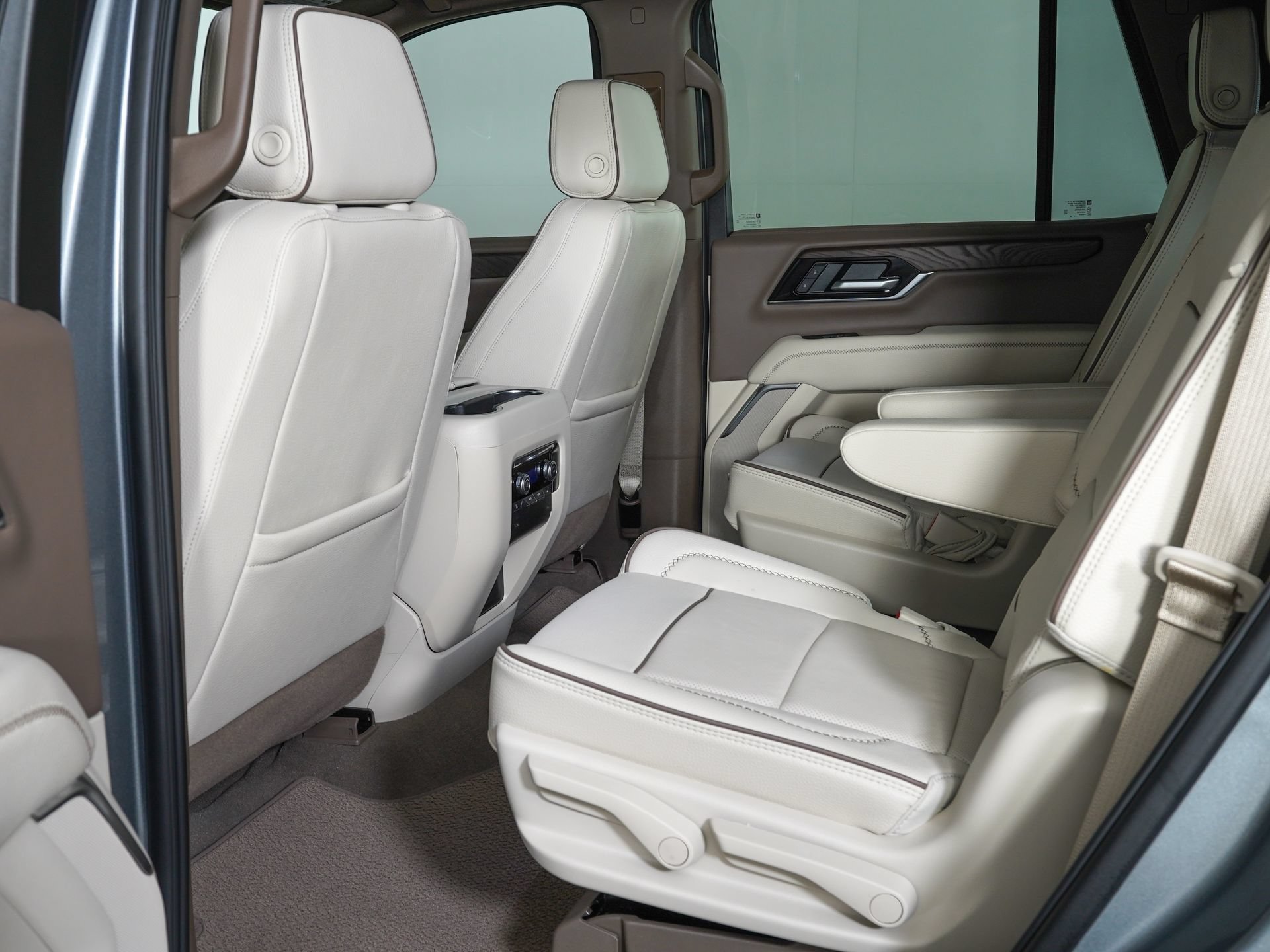 Used 2026 GMC Yukon Denali w/ Sun & Power Step Package AWD/4WD image 15