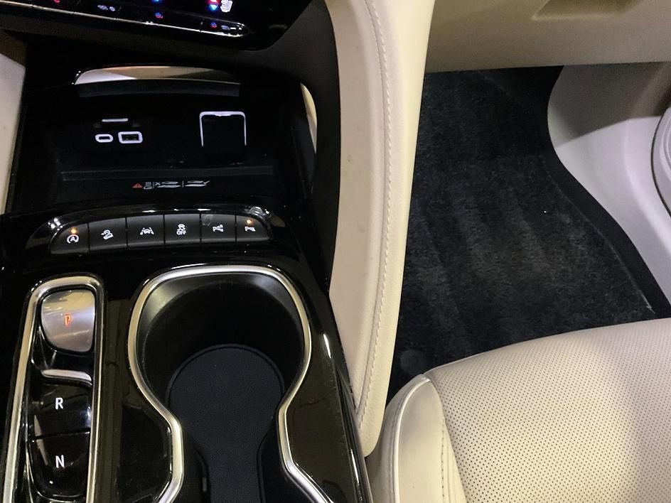 Used 2023 Buick Envision Avenir image 23