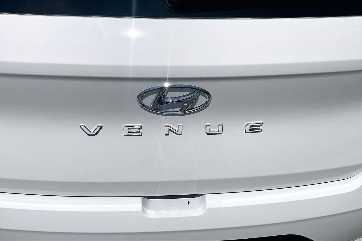 Used 2025 Hyundai Venue Limited FWD image 10