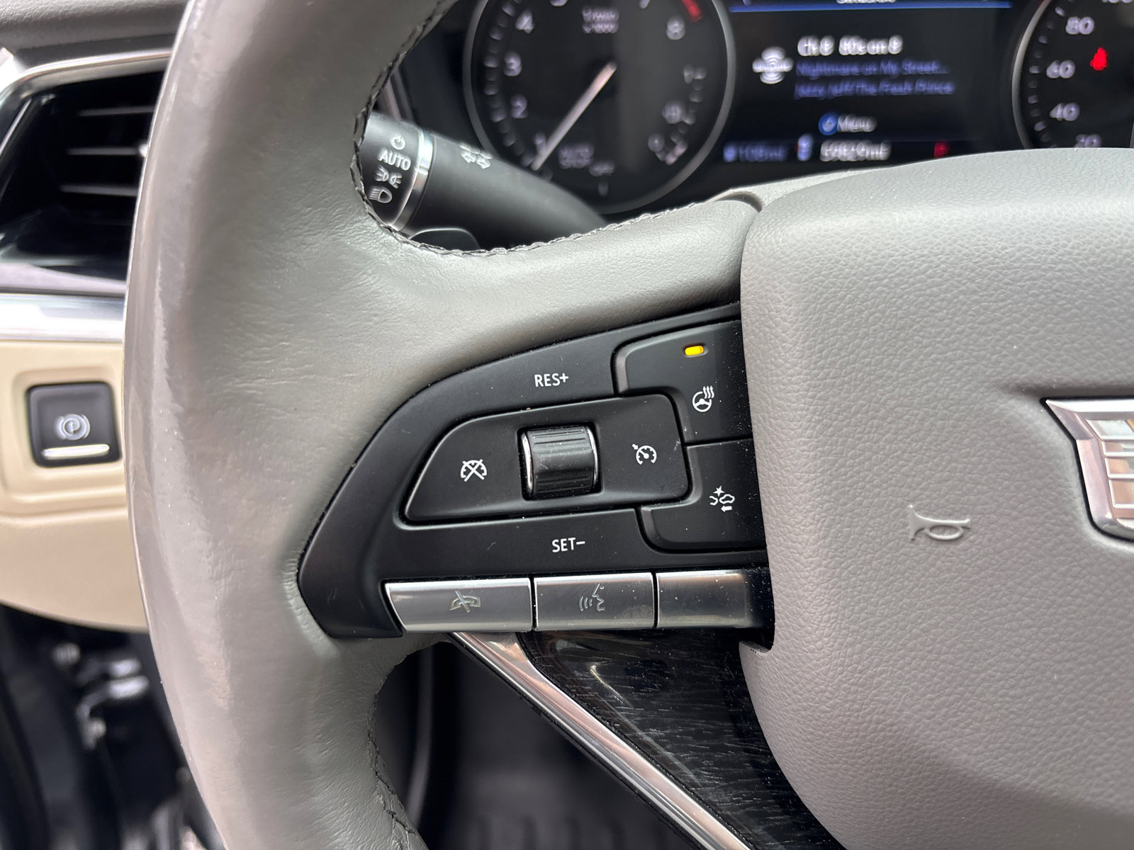 Used 2020 Cadillac XT6 Premium Luxury FWD image 17