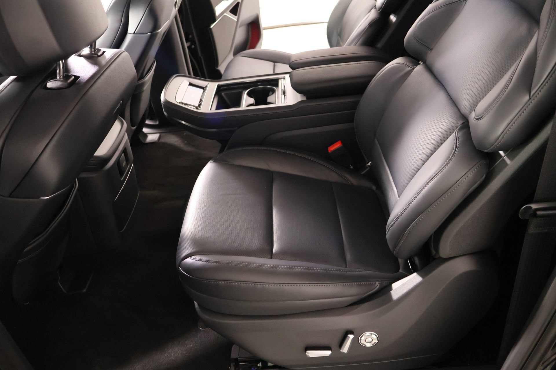 New 2026 Lincoln Navigator L Reserve w/ Jet Appearance Package AWD/4WD image 13