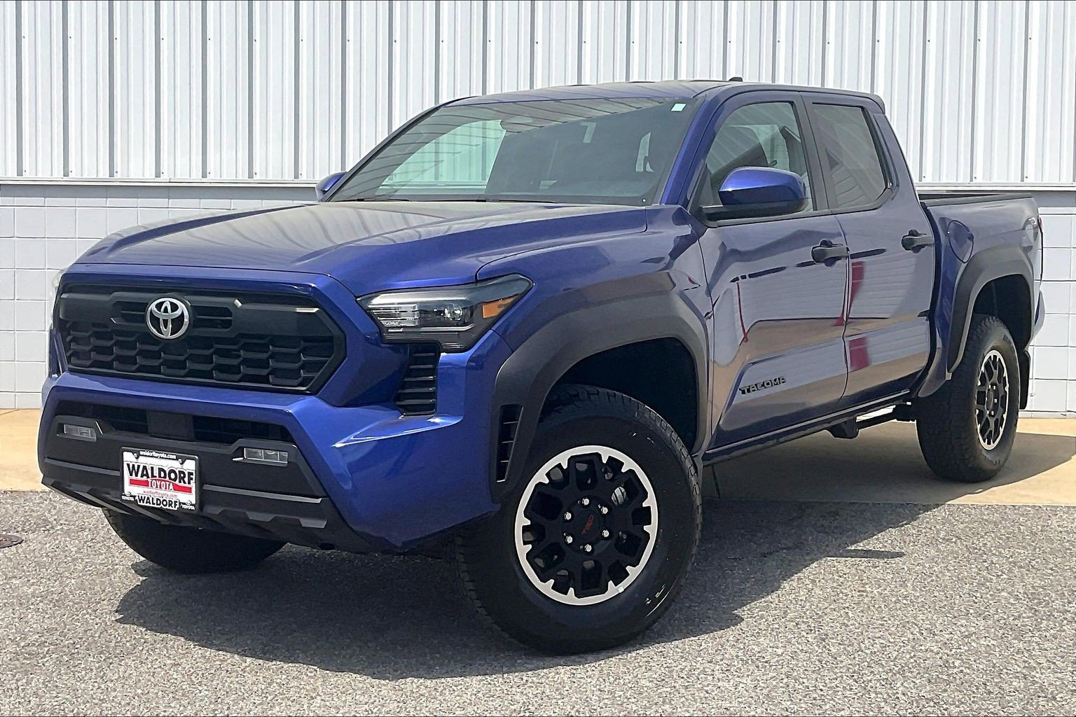 Used 2025 Toyota Tacoma TRD Off-Road AWD/4WD image 2