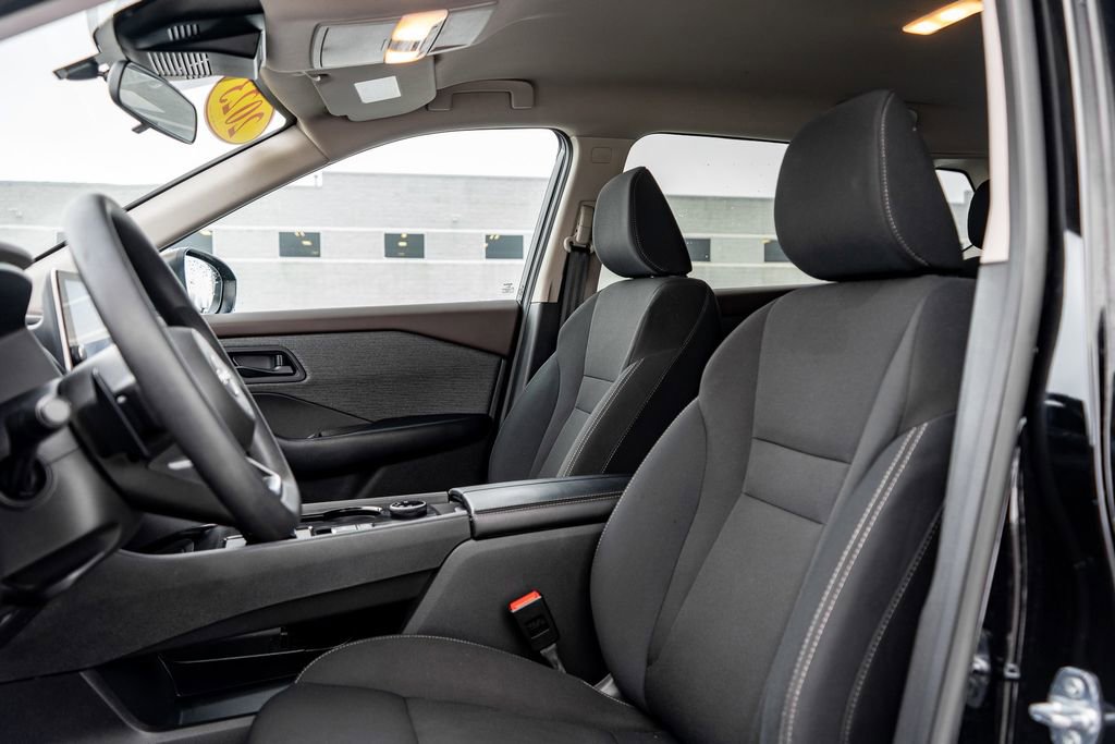 Used 2023 Nissan Rogue S image 19